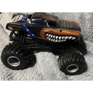 Hot Wheels Monster Jam Monster Mutt Rottweiler Toy Monster Truck 1:24 Black